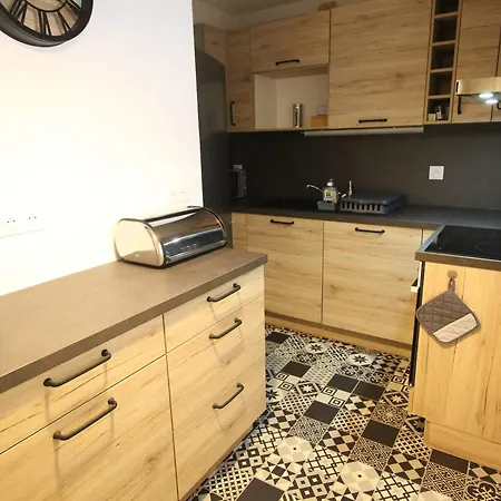Elegant T3 Duplex Avec Ascenseur A Luchon, Parking Et Wifi - Fr-1-313-242 * Bagneres-de-Luchon